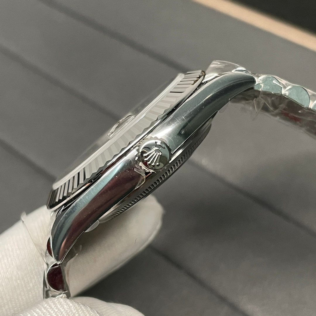 Grey sphere watch old money style