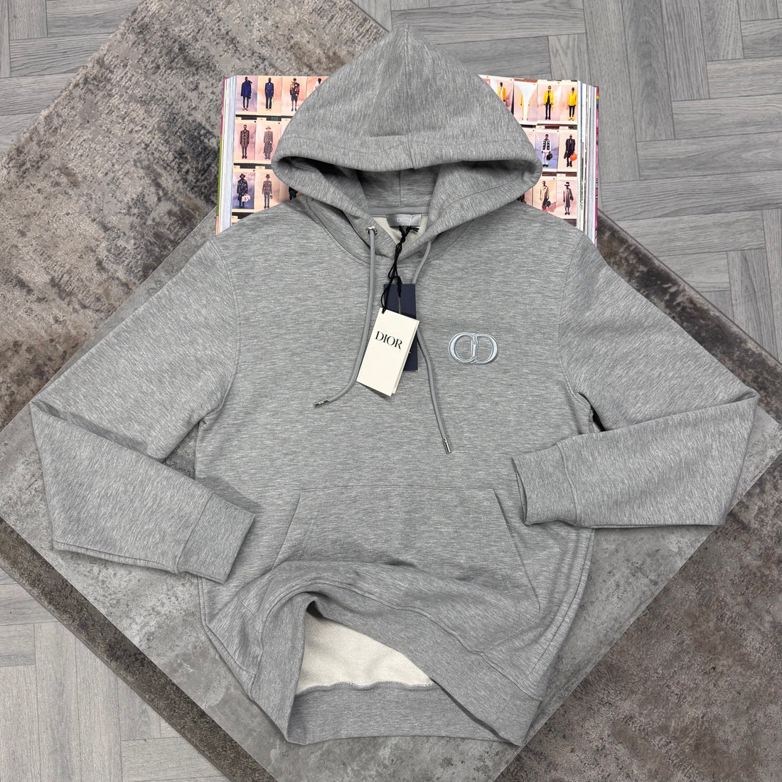 Grey hoodie with logo in the chest