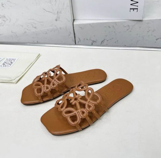 LW flat sandals