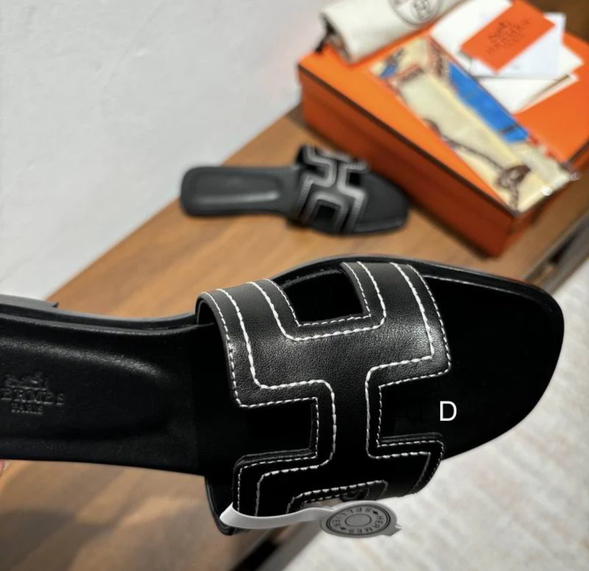 Viral H sandals