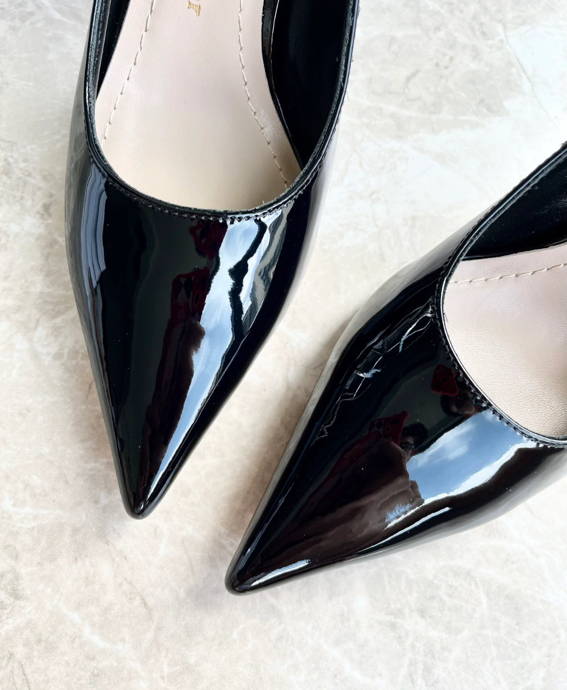 Black pointed heels with pearl