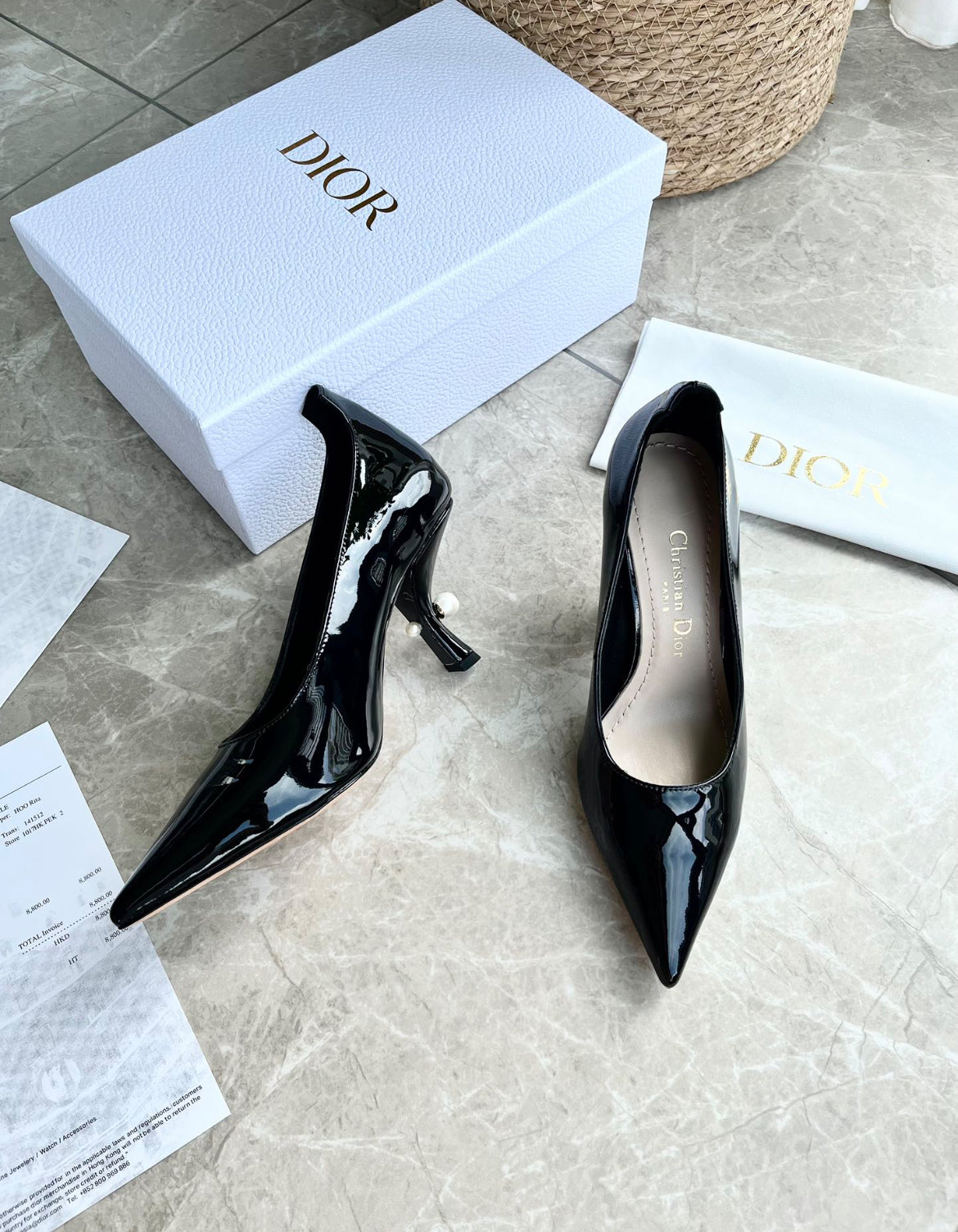 Black pointed heels with pearl