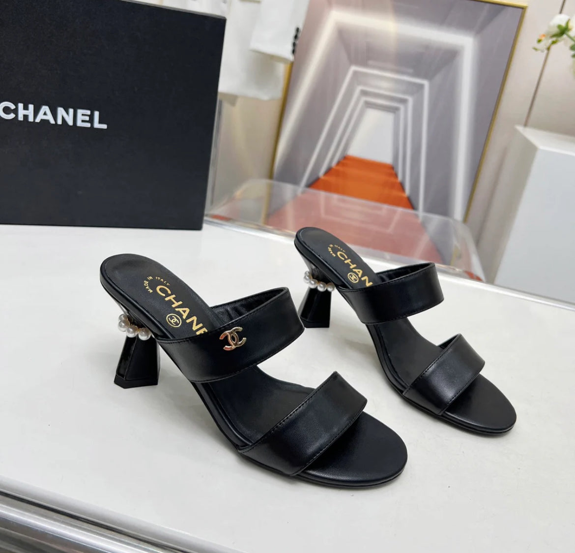 Open heels with pearls and gold details