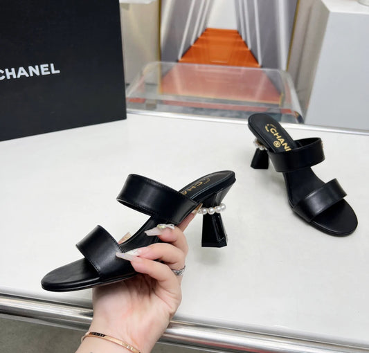 Open heels with pearls and gold details